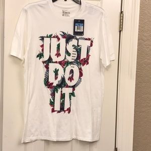 NWT Men Nike T shirt medium